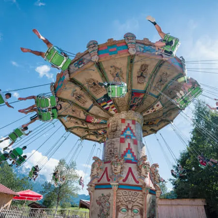 Schaukelkarussell im Familienland Erlebnispark